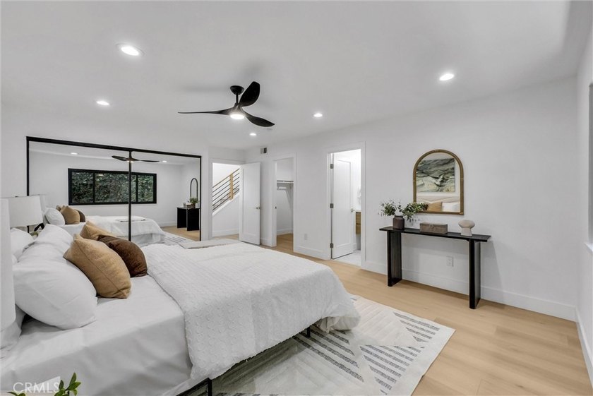 Beautifully remodeled 5-bedroom home with a sought-after - photo 24