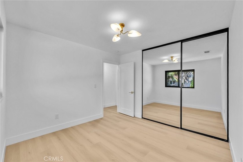 Beautifully remodeled 5-bedroom home with a sought-after - photo 32