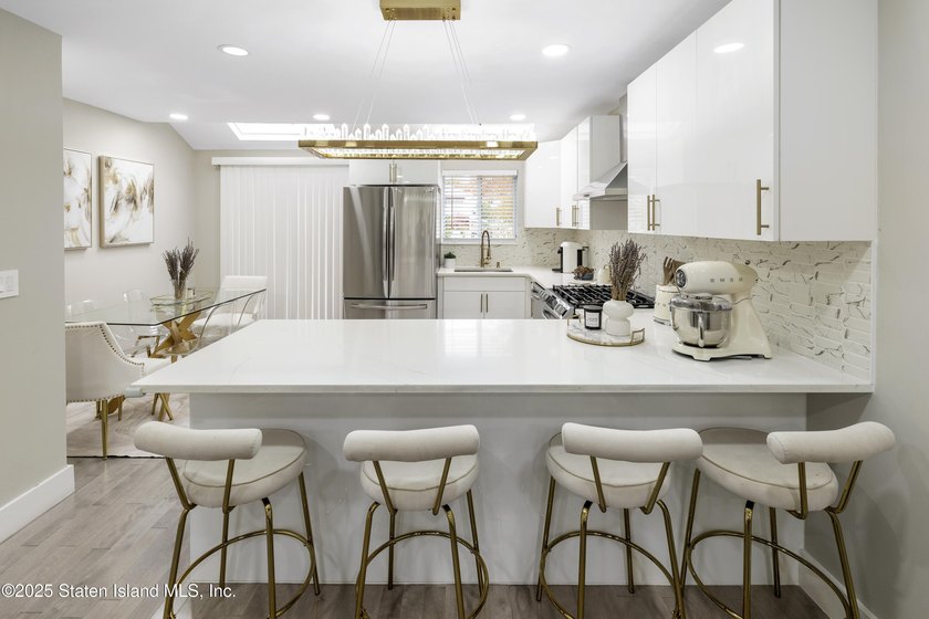 Move-In Ready , Welcome to 38 Deborah Loop - a newly renovated - photo 3