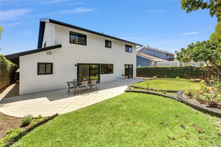 Beautifully remodeled 5-bedroom home with a sought-after - photo 42