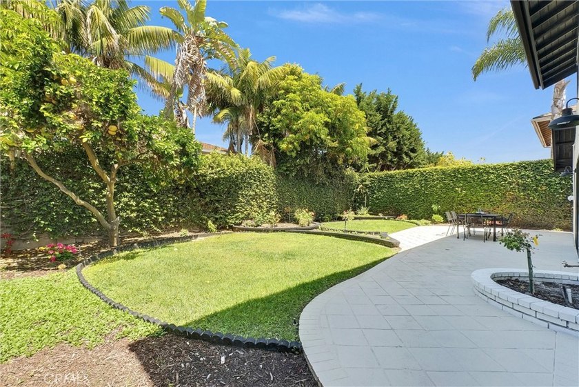Beautifully remodeled 5-bedroom home with a sought-after - photo 43