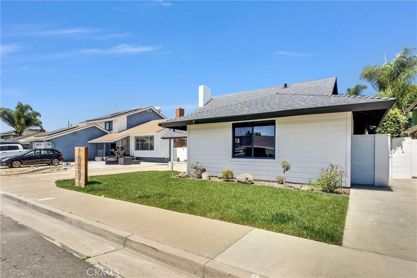 Beautifully remodeled 5-bedroom home with a sought-after - photo 47