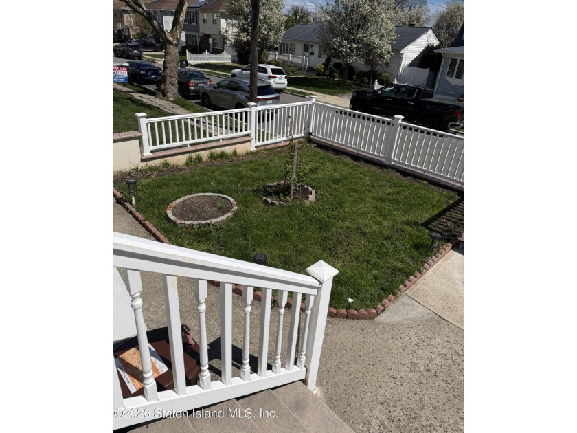 BEAUTIFUL DETACHED SINGLE-FAMILY HOME LOCATED IN THE HIGHLY - photo 4