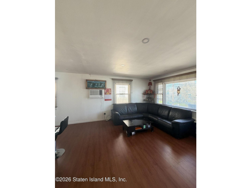 BEAUTIFUL DETACHED SINGLE-FAMILY HOME LOCATED IN THE HIGHLY - photo 6
