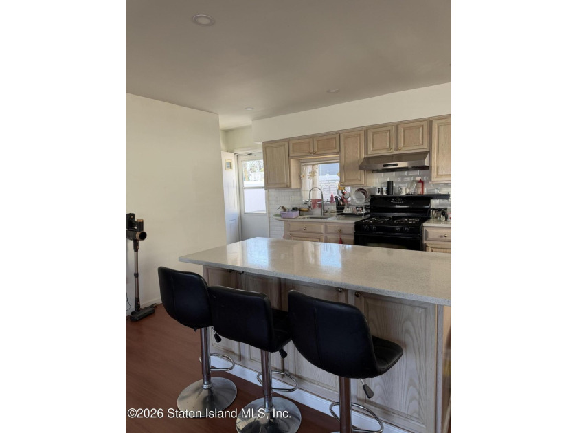 BEAUTIFUL DETACHED SINGLE-FAMILY HOME LOCATED IN THE HIGHLY - photo 8
