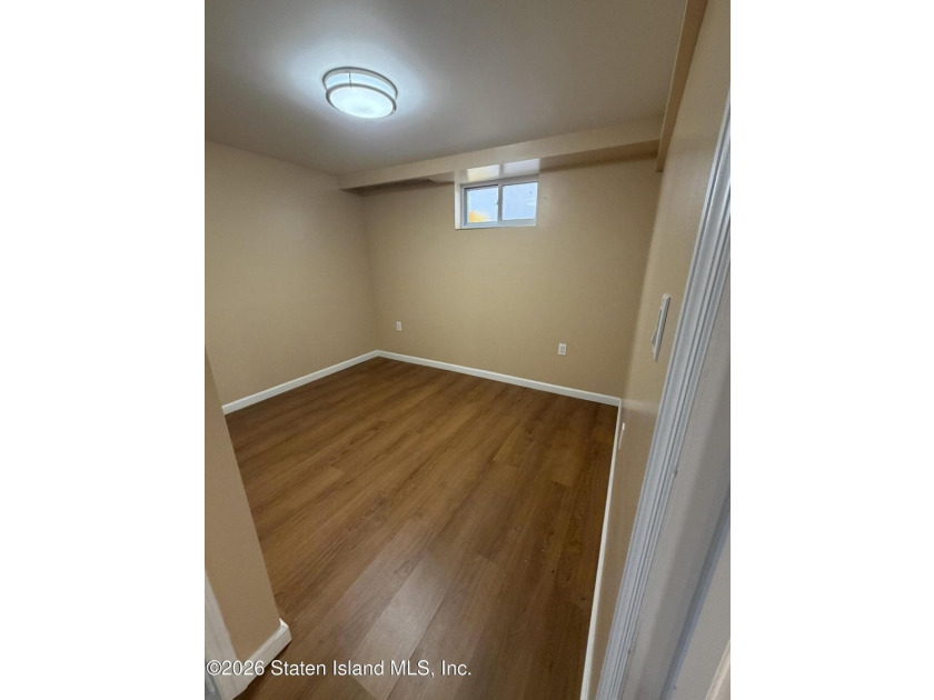 BEAUTIFUL DETACHED SINGLE-FAMILY HOME LOCATED IN THE HIGHLY - photo 10