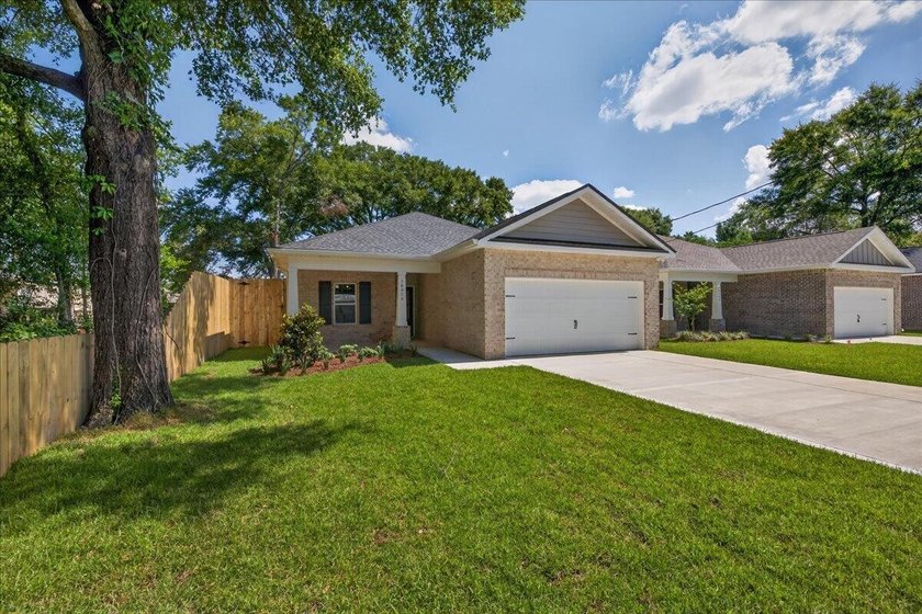 SUMMER SAVINGS! Receive a builder's credit of $10,000 at closing - photo 2
