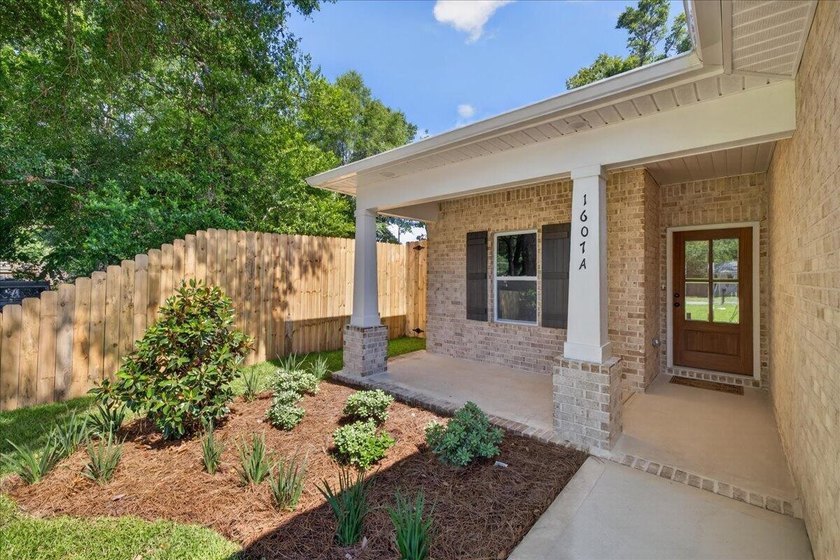 SUMMER SAVINGS! Receive a builder's credit of $10,000 at closing - photo 5