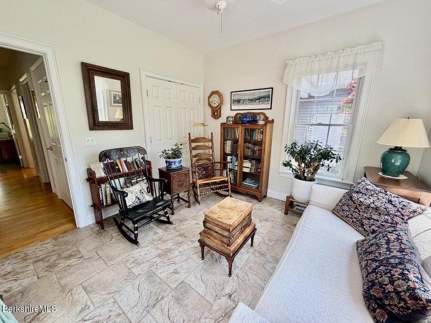 Beautifully designed for one level living and both pristine and - photo 22