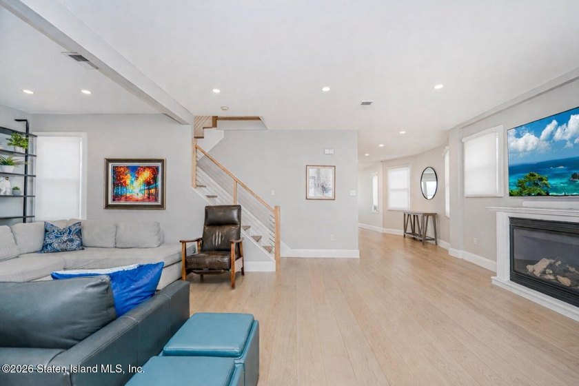 Stunning 4-bedroom, 3-bath Colonial located in highly desirable - photo 5