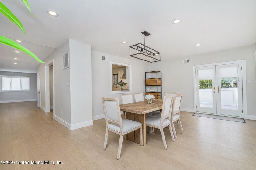 Stunning 4-bedroom, 3-bath Colonial located in highly desirable - photo 6