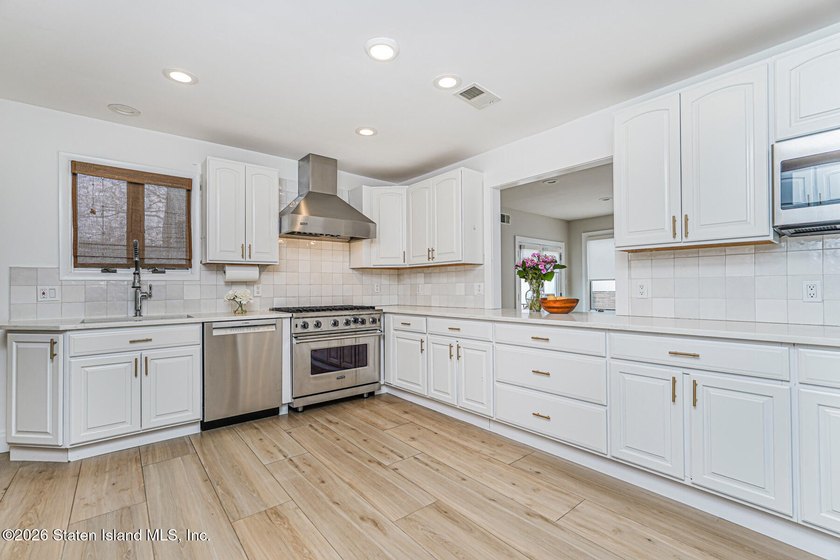 Stunning 4-bedroom, 3-bath Colonial located in highly desirable - photo 8