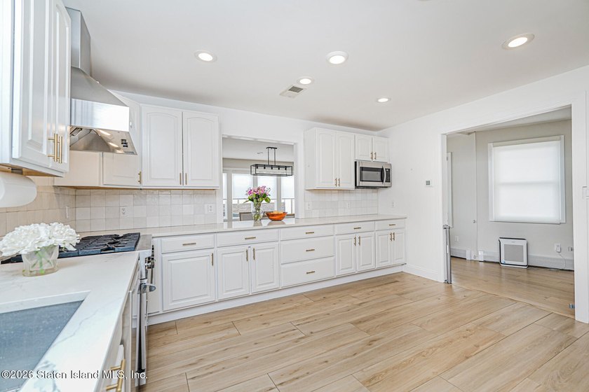 Stunning 4-bedroom, 3-bath Colonial located in highly desirable - photo 9