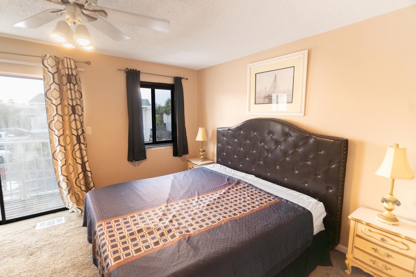 This charming 2-bedroom, 2-bathroom townhouse in the desirable - photo 6