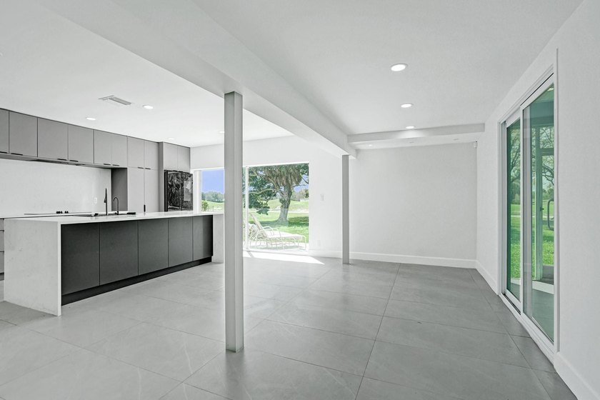 New roof, updated electrical and plumbing, a gourmet kitchen - photo 2