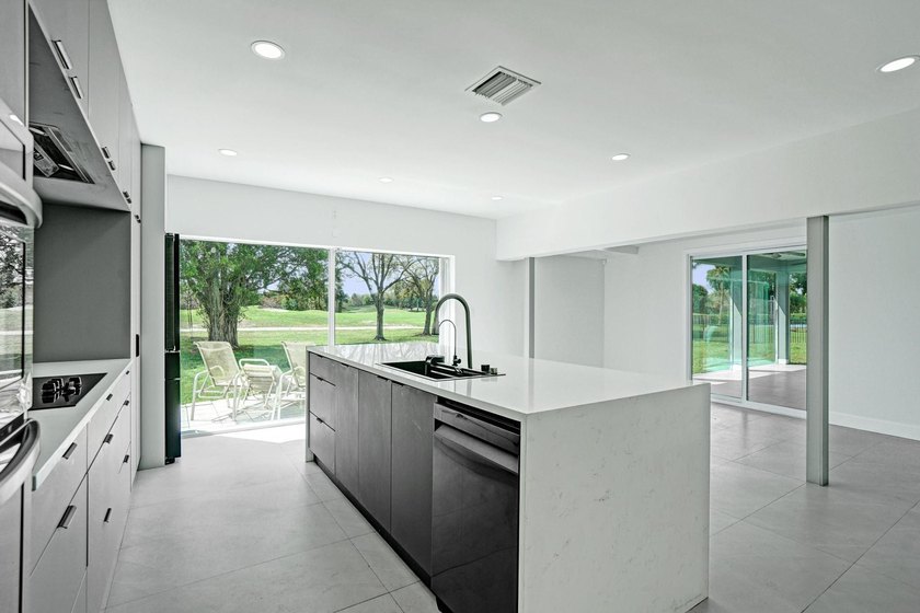 New roof, updated electrical and plumbing, a gourmet kitchen - photo 8