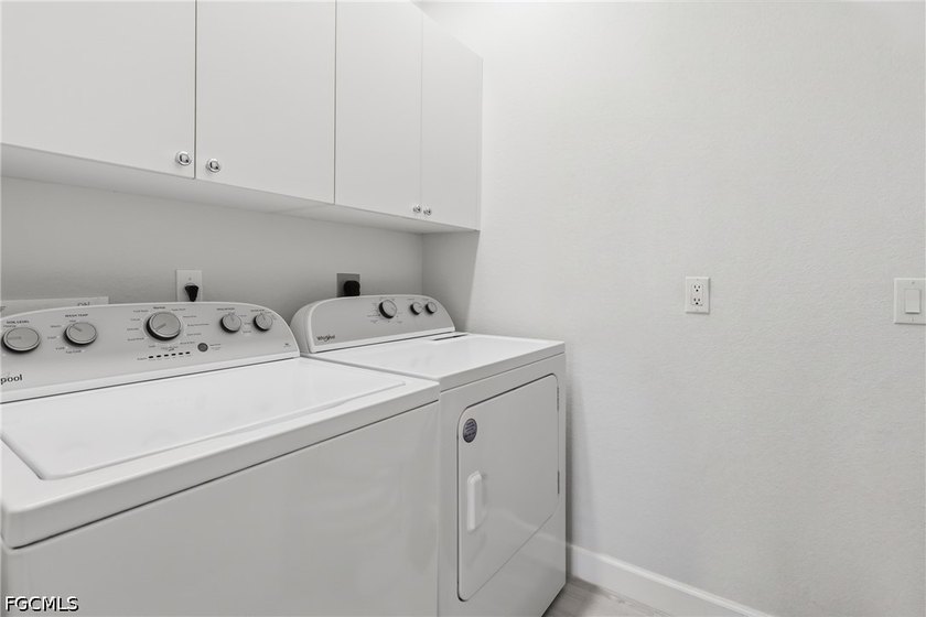Welcome to this beautiful 3-bedroom, 2-bath residence in the - photo 29