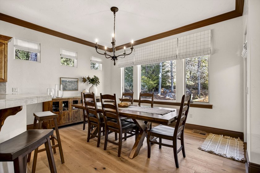 Welcome to this beautifully maintained 3-bedroom, 3-bathroom - photo 18