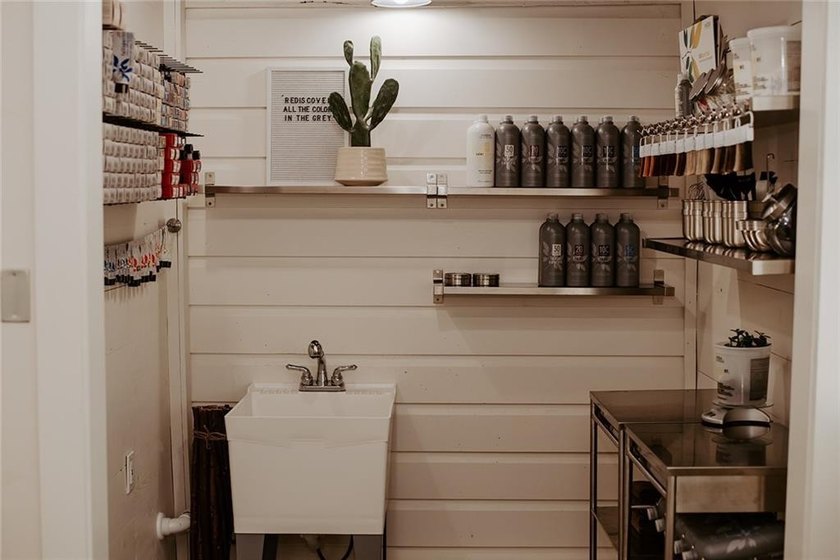 Excellent Commercial opportunity in a highly desirable,highly - photo 19