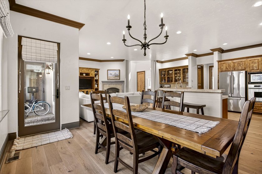 Welcome to this beautifully maintained 3-bedroom, 3-bathroom - photo 19