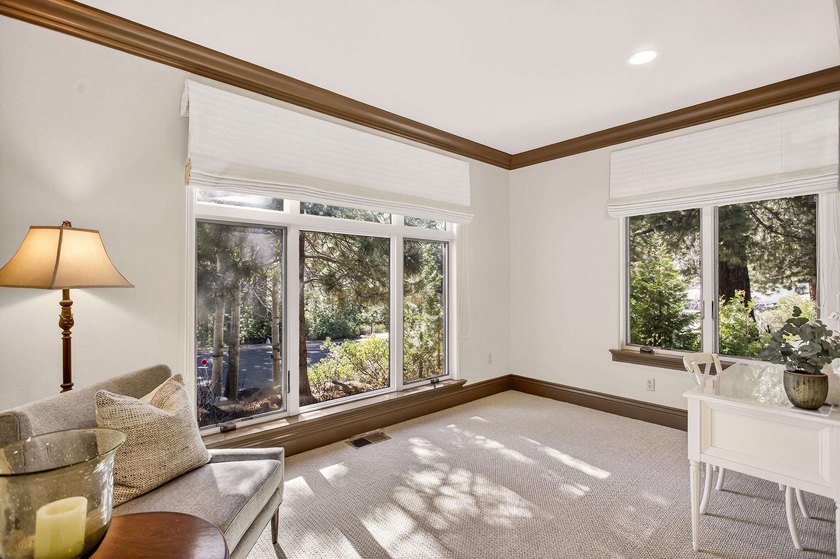 Welcome to this beautifully maintained 3-bedroom, 3-bathroom - photo 21