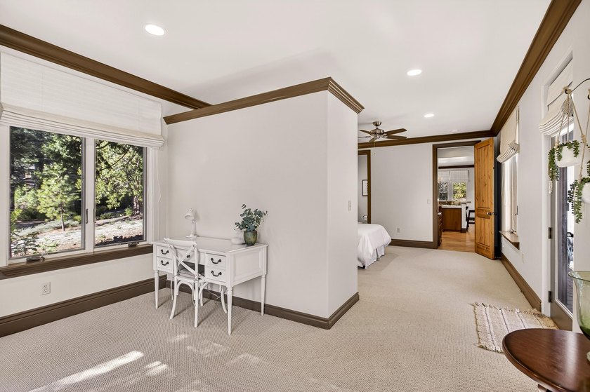 Welcome to this beautifully maintained 3-bedroom, 3-bathroom - photo 22