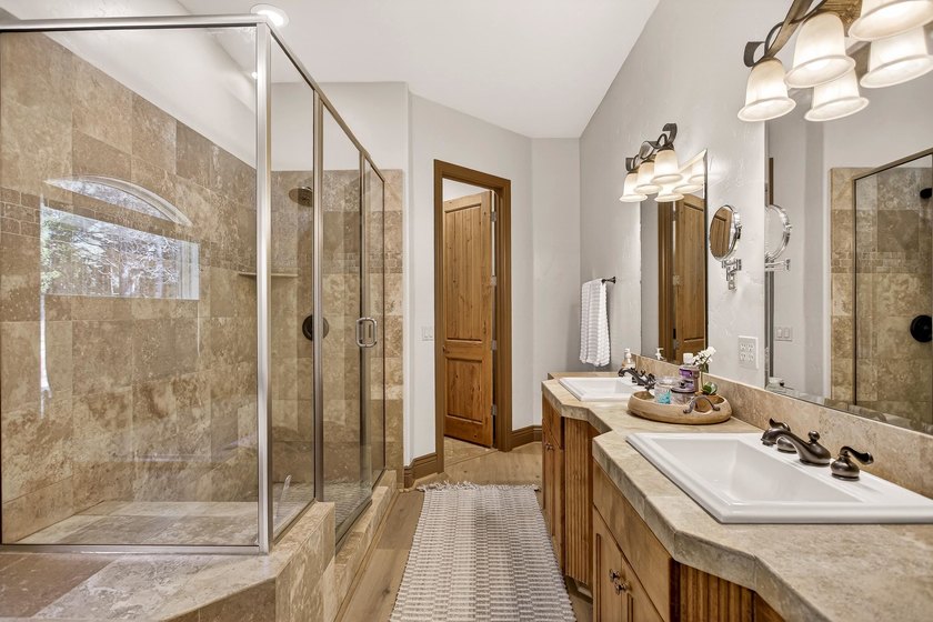 Welcome to this beautifully maintained 3-bedroom, 3-bathroom - photo 25