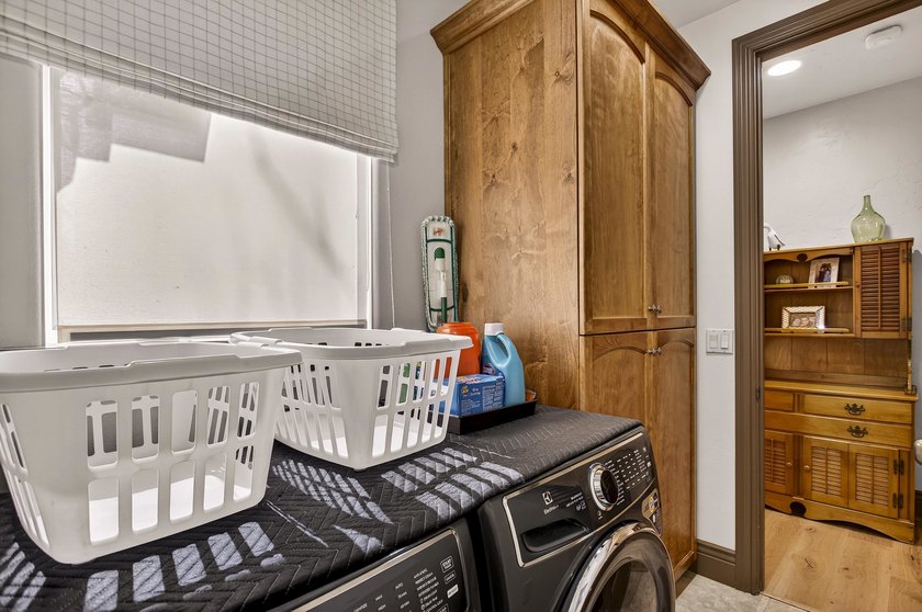 Welcome to this beautifully maintained 3-bedroom, 3-bathroom - photo 36