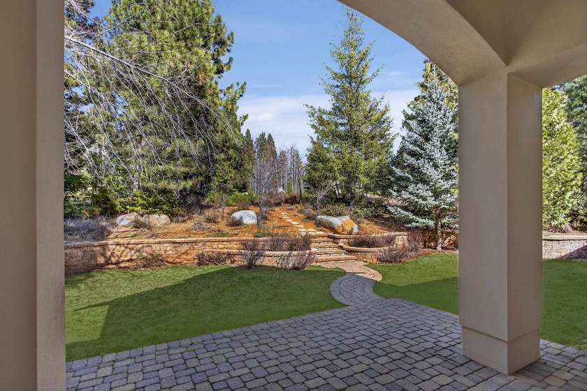 Welcome to this beautifully maintained 3-bedroom, 3-bathroom - photo 39