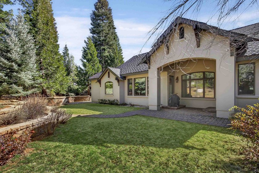 Welcome to this beautifully maintained 3-bedroom, 3-bathroom - photo 42