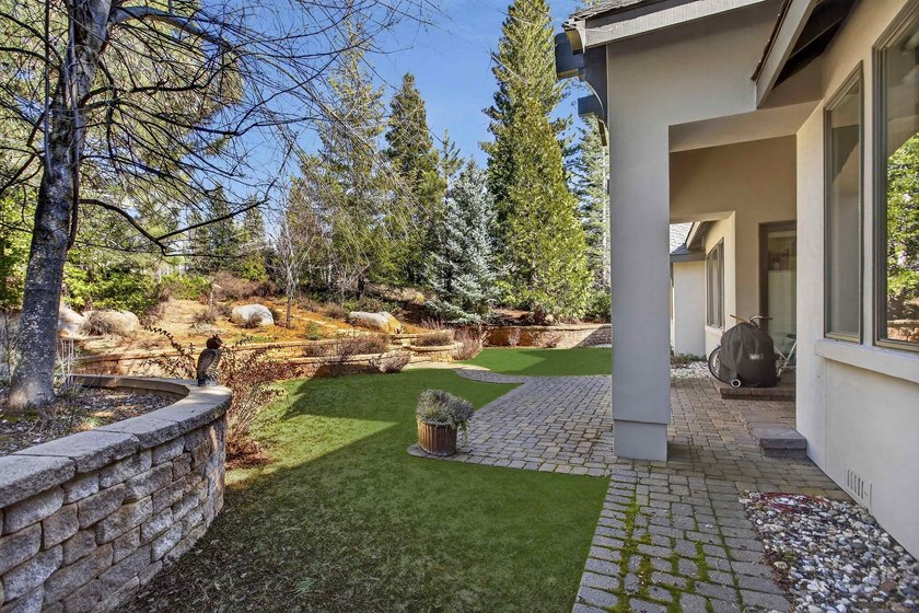 Welcome to this beautifully maintained 3-bedroom, 3-bathroom - photo 43