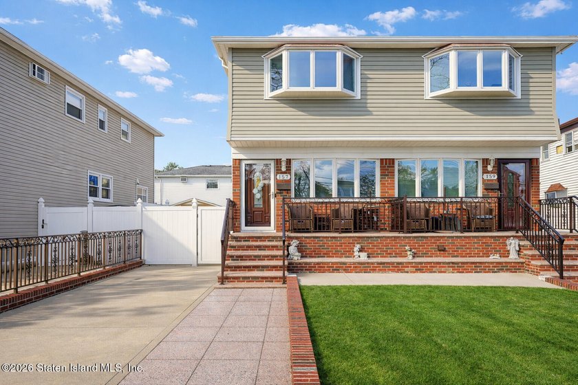 This meticulously maintained semi-attached home is ready to - photo 2