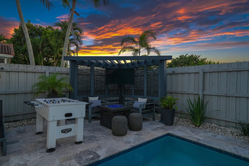 Welcome to this stunning 4-bedroom, 2-bathroom residence - photo 13