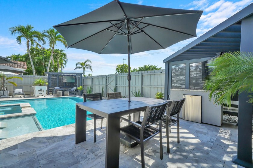 Welcome to this stunning 4-bedroom, 2-bathroom residence - photo 23