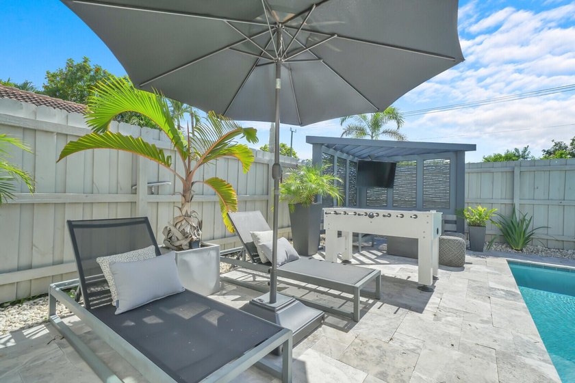 Welcome to this stunning 4-bedroom, 2-bathroom residence - photo 27