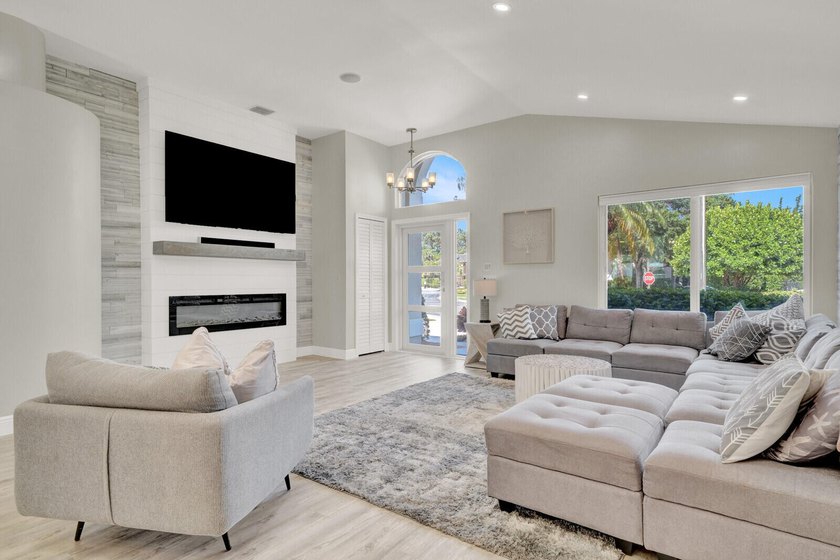 Welcome to this stunning 4-bedroom, 2-bathroom residence - photo 31