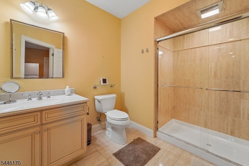 Rare Delano end-unit in sought-after Bel Air at West Orange - photo 32