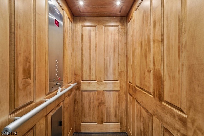Rare Delano end-unit in sought-after Bel Air at West Orange - photo 37