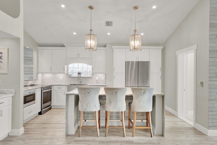 Welcome to this stunning 4-bedroom, 2-bathroom residence - photo 39