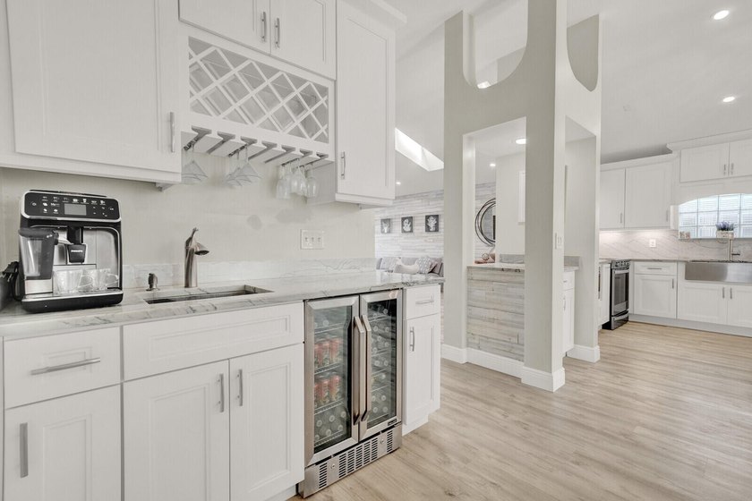 Welcome to this stunning 4-bedroom, 2-bathroom residence - photo 43
