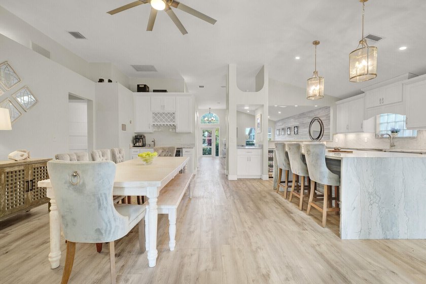 Welcome to this stunning 4-bedroom, 2-bathroom residence - photo 50
