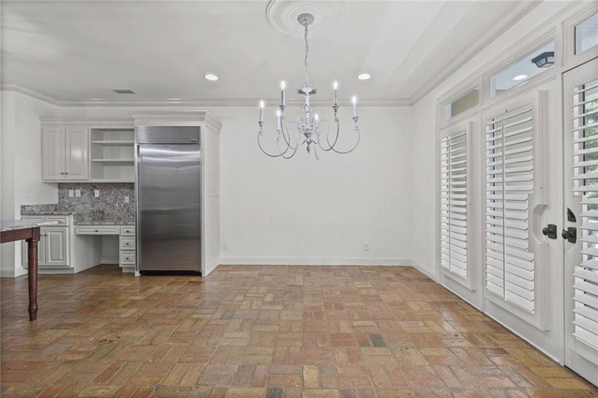 Private gated entrance, 4 sprawling acres, and 108 feet of lake - photo 10