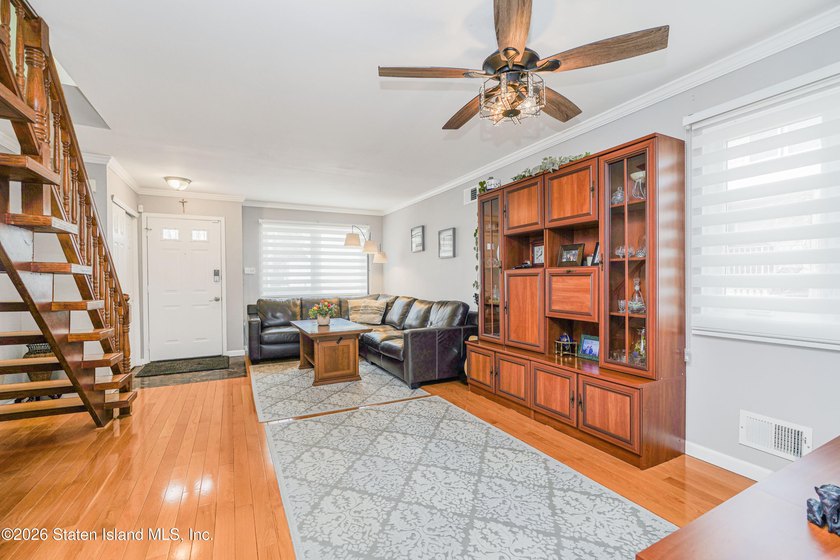 Looking for a 3 bedroom, 4 bath beautiful, spacious, bright - photo 2