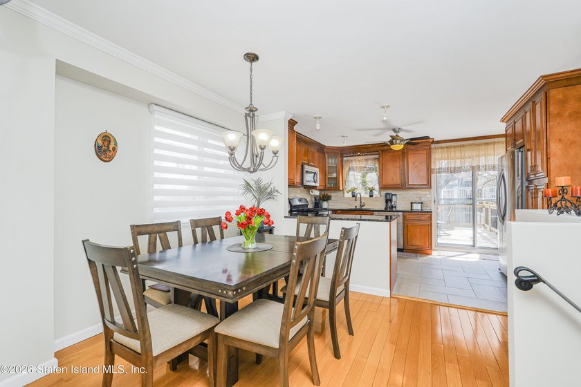 Looking for a 3 bedroom, 4 bath beautiful, spacious, bright - photo 8
