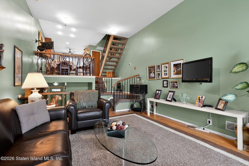 DONT MISS OUT ON THIS MOVE RIGHT IN 2 B/R TOWNHOME, KIT &amp; D/R - photo 5