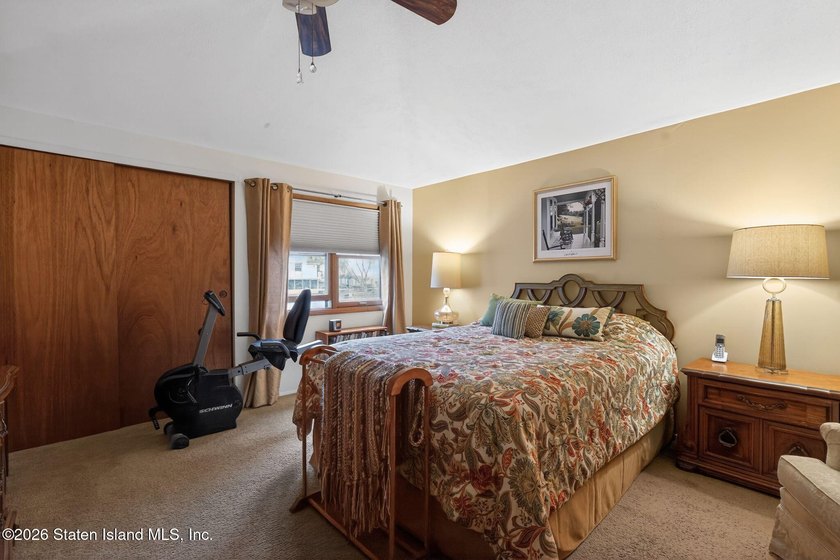 DONT MISS OUT ON THIS MOVE RIGHT IN 2 B/R TOWNHOME, KIT &amp; D/R - photo 10