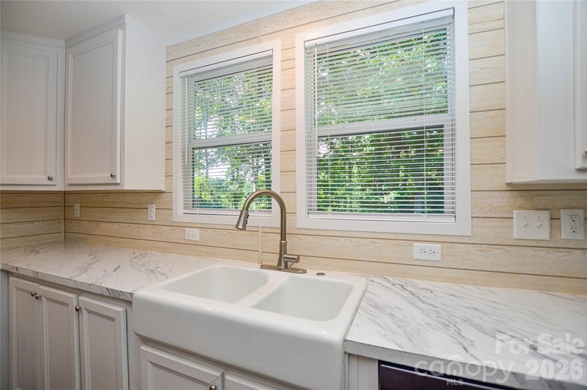 Welcome to your private retreat! Built in 2021, this 3-bedroom - photo 8