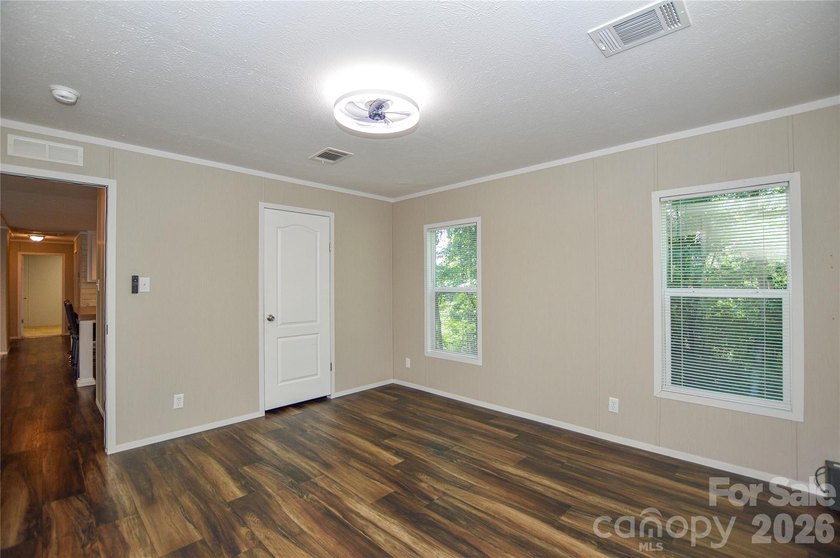 Welcome to your private retreat! Built in 2021, this 3-bedroom - photo 9