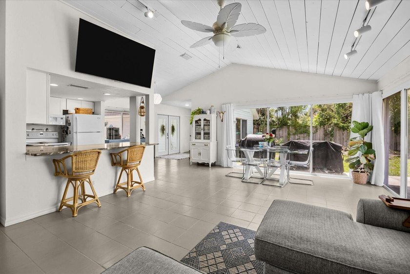 NO HOA! Move right into this beautifully updated 3-bedroom - photo 14