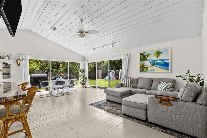 NO HOA! Move right into this beautifully updated 3-bedroom - photo 15